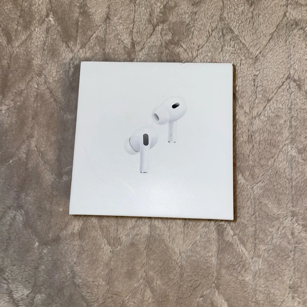 Apple White Earbuds with Charging Case